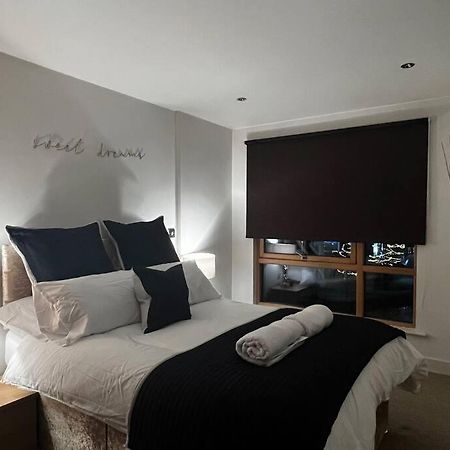 Leeds Clarence Dock 2 Bedroom Apt ภายนอก รูปภาพ