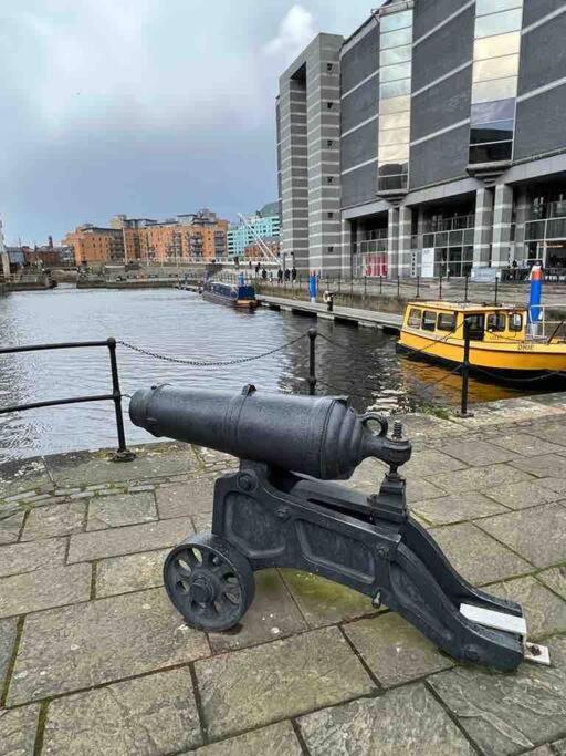 Leeds Clarence Dock 2 Bedroom Apt ภายนอก รูปภาพ