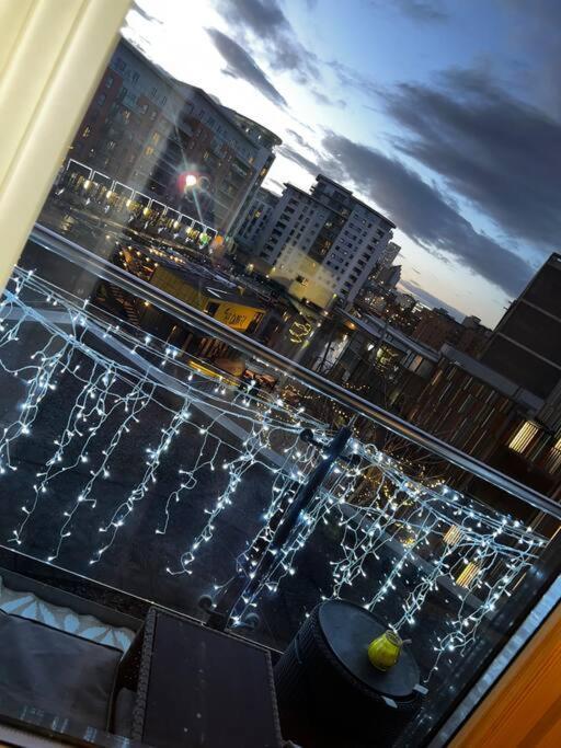 Leeds Clarence Dock 2 Bedroom Apt ภายนอก รูปภาพ