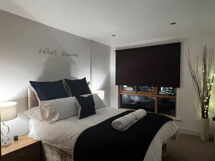 Leeds Clarence Dock 2 Bedroom Apt ภายนอก รูปภาพ