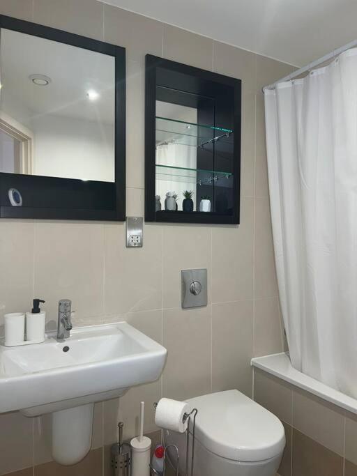 Leeds Clarence Dock 2 Bedroom Apt ภายนอก รูปภาพ